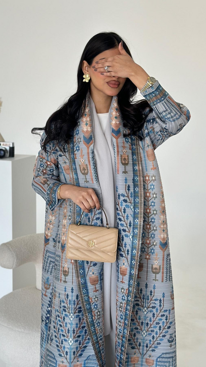 Vogue عباية السماء
