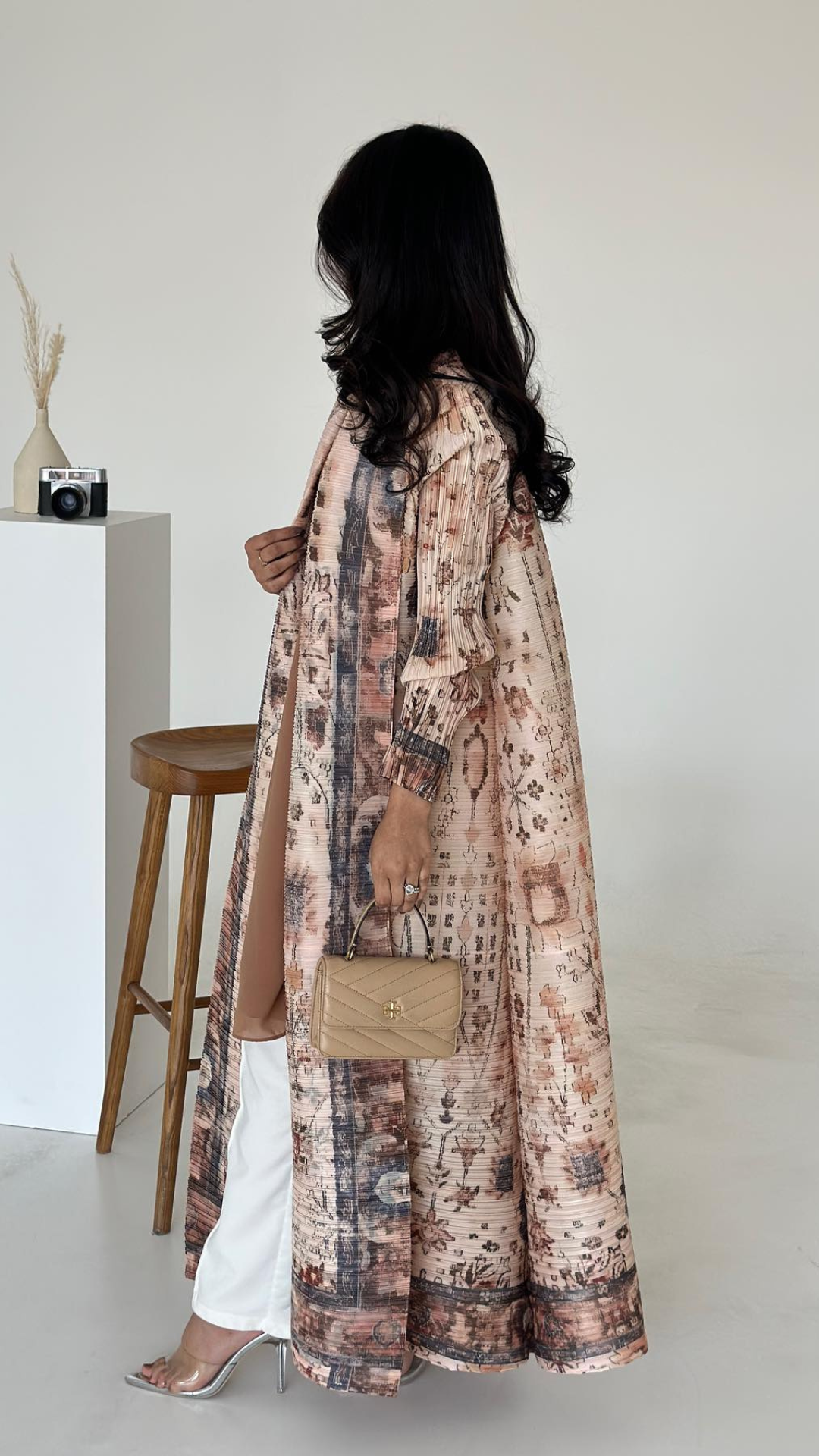 Vogue عباية تايملِس
