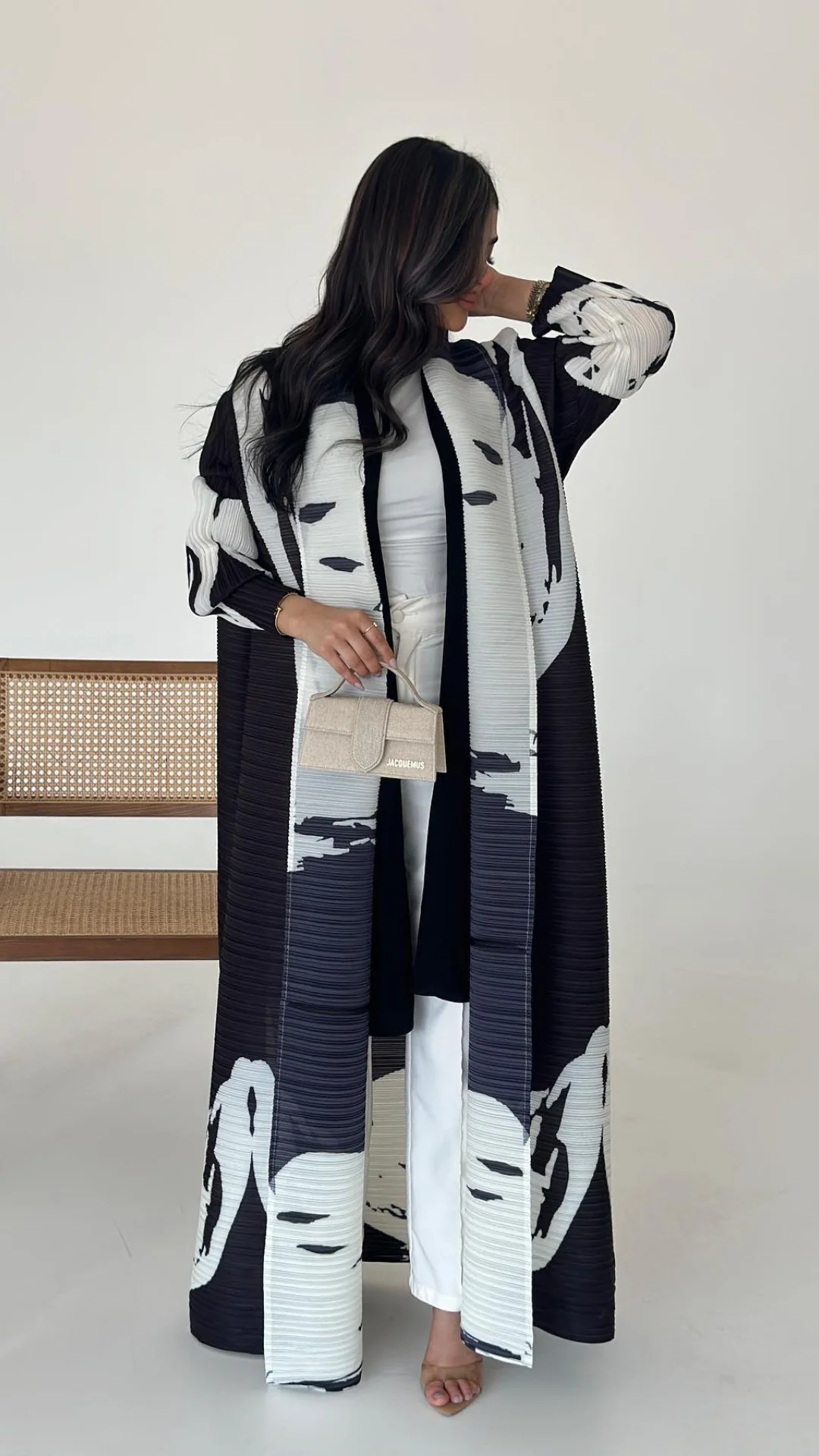Vogue عباية باندا
