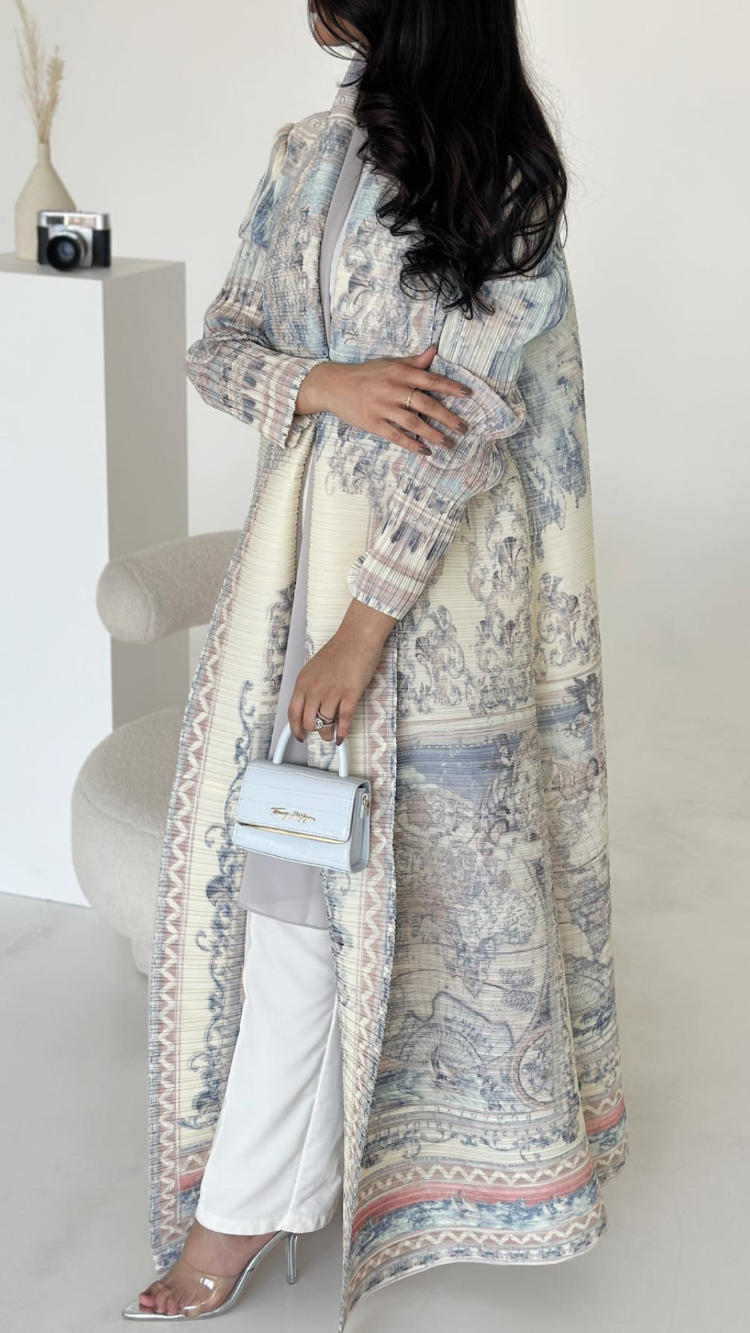 Alamira Abaya Vogue
