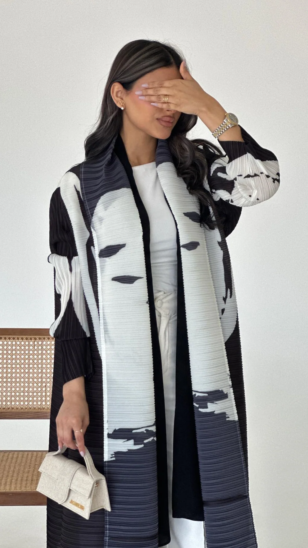 Vogue عباية باندا
