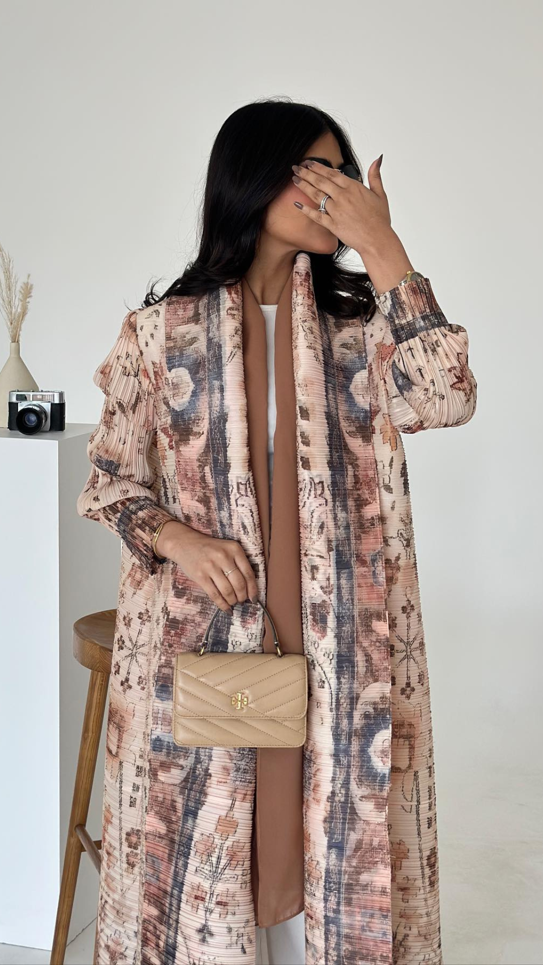 Vogue عباية تايملِس
