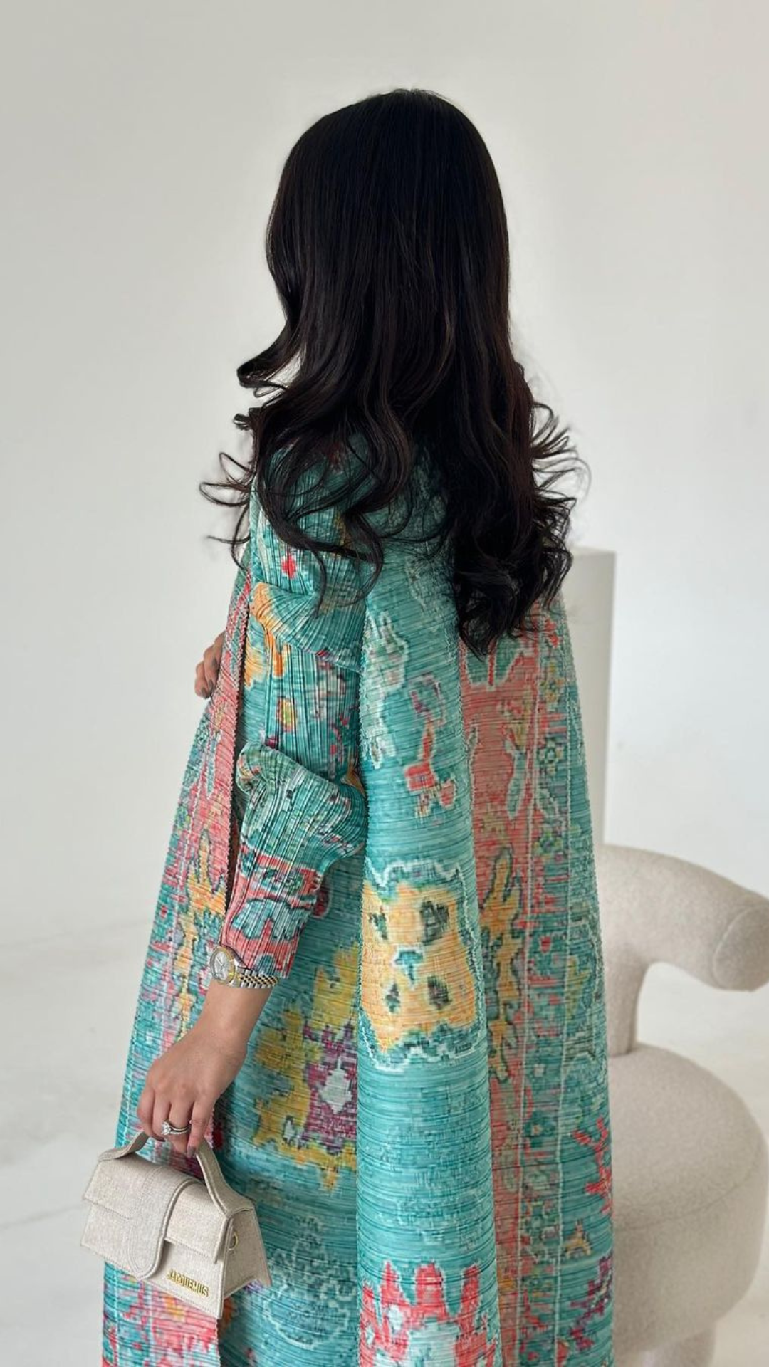 Vogue عباية الطاووس