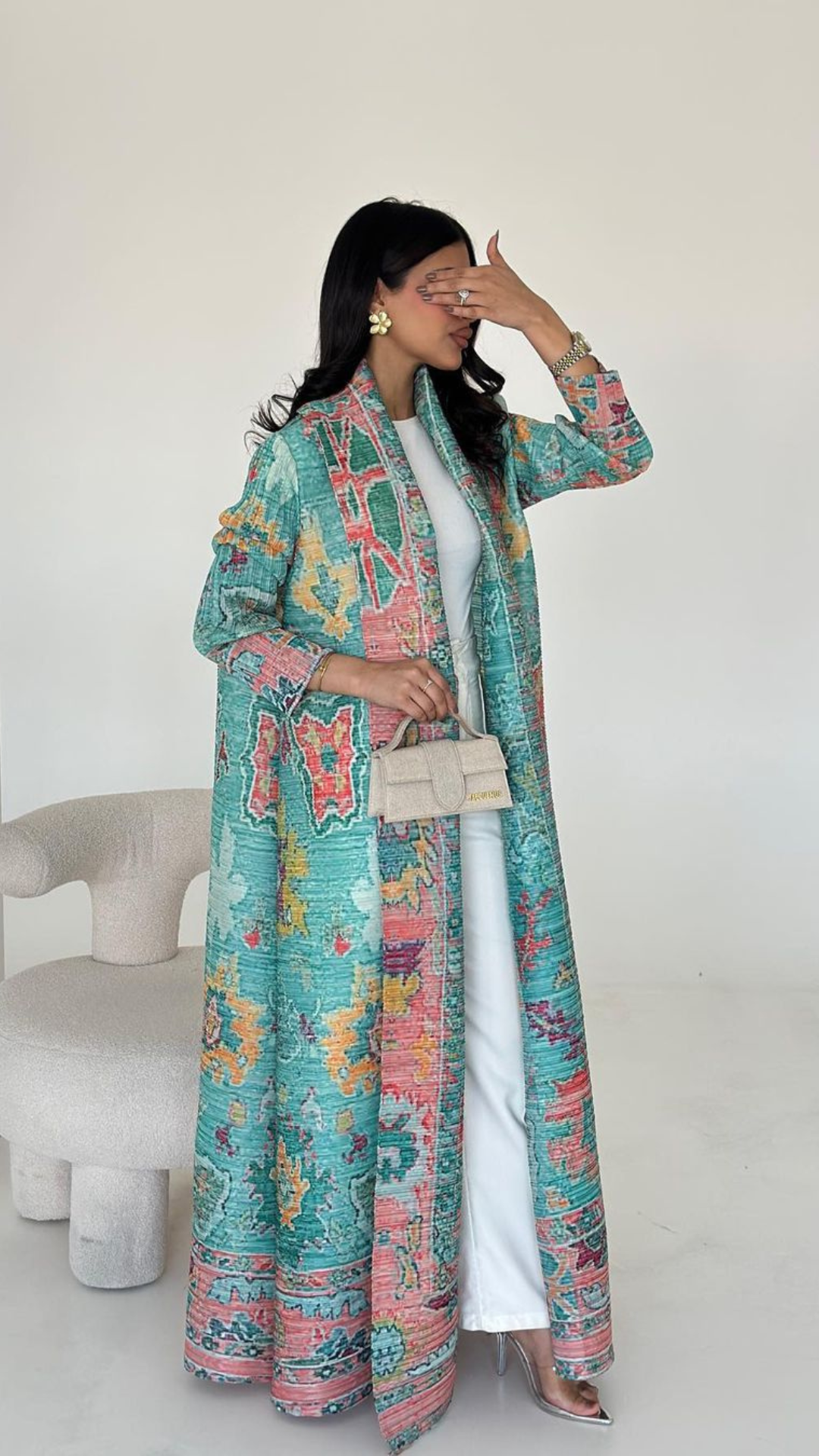 Vogue عباية الطاووس